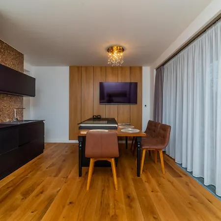 Alexander Apartment *