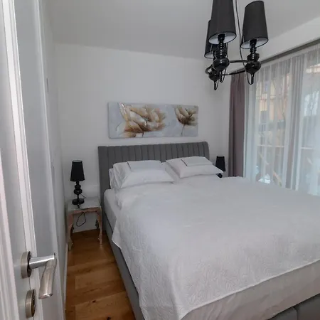 Alexander Apartment *